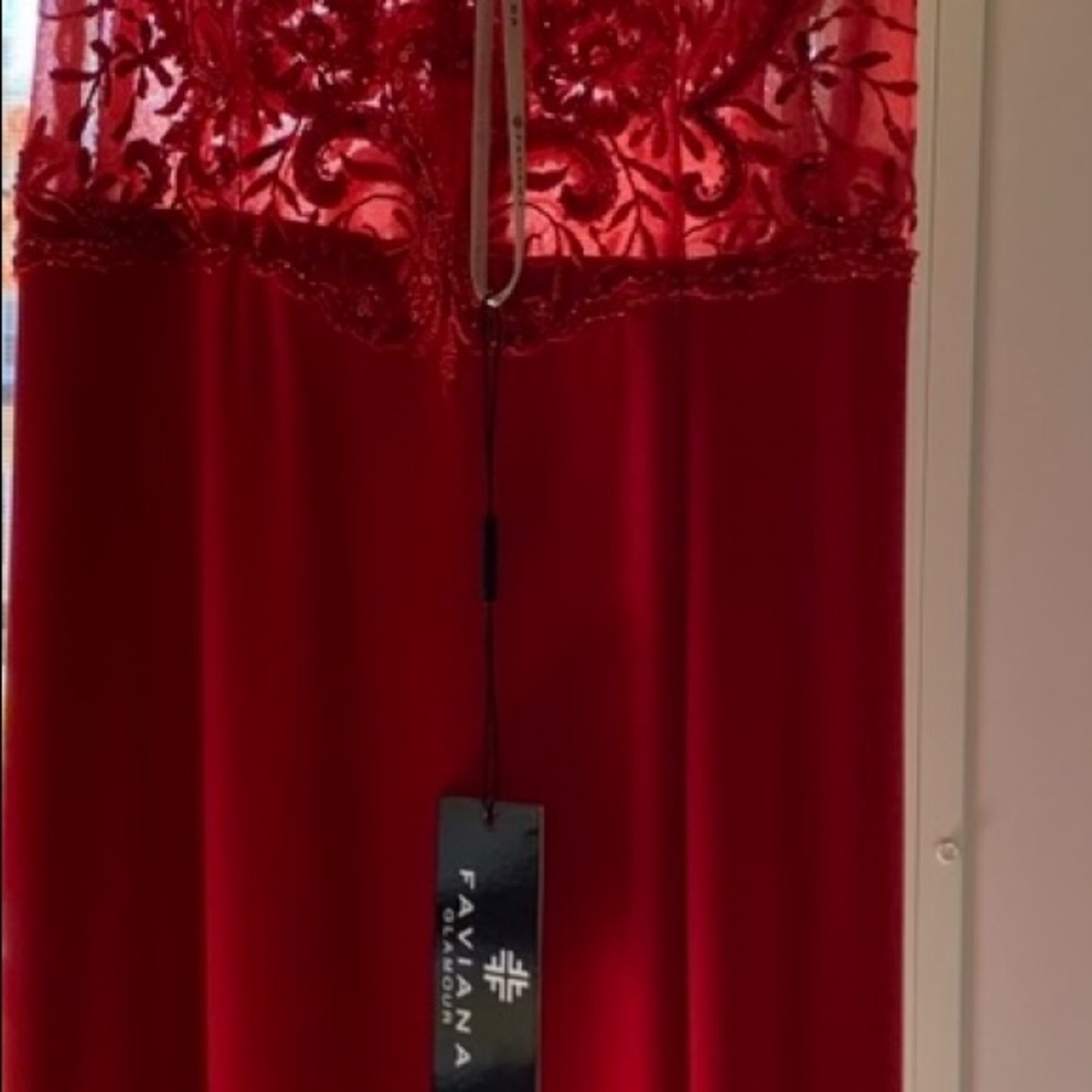 Faviana prom dress. Never worn . Size 0